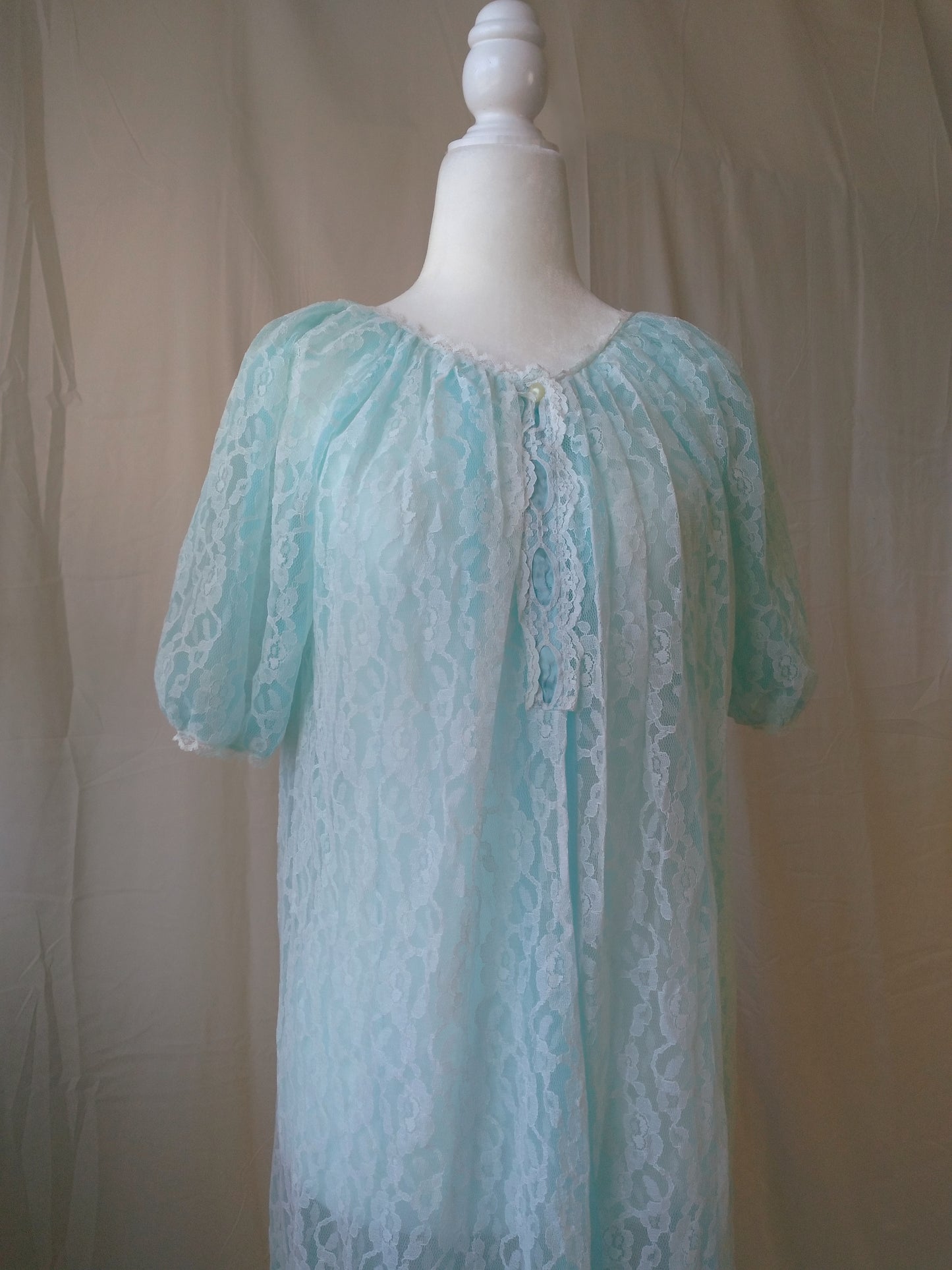 1960s Vintage Sweet Cotton Candy Blue Lace Peignoir