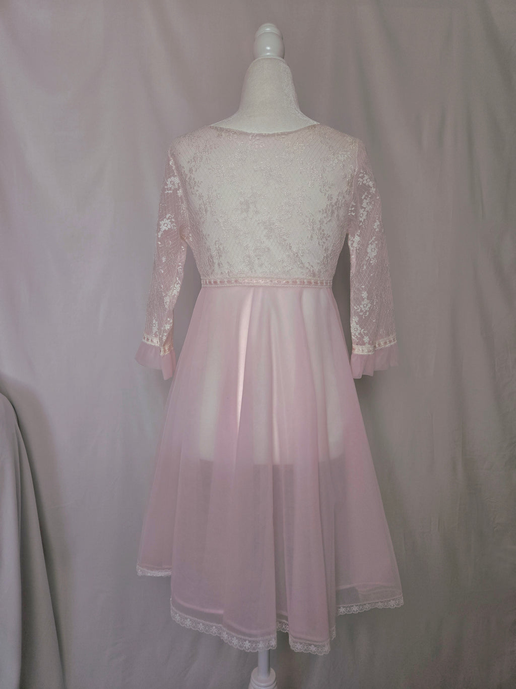 1960s Vintage Radcliffe Pastel Pink Lace And Chiffon Peignoir