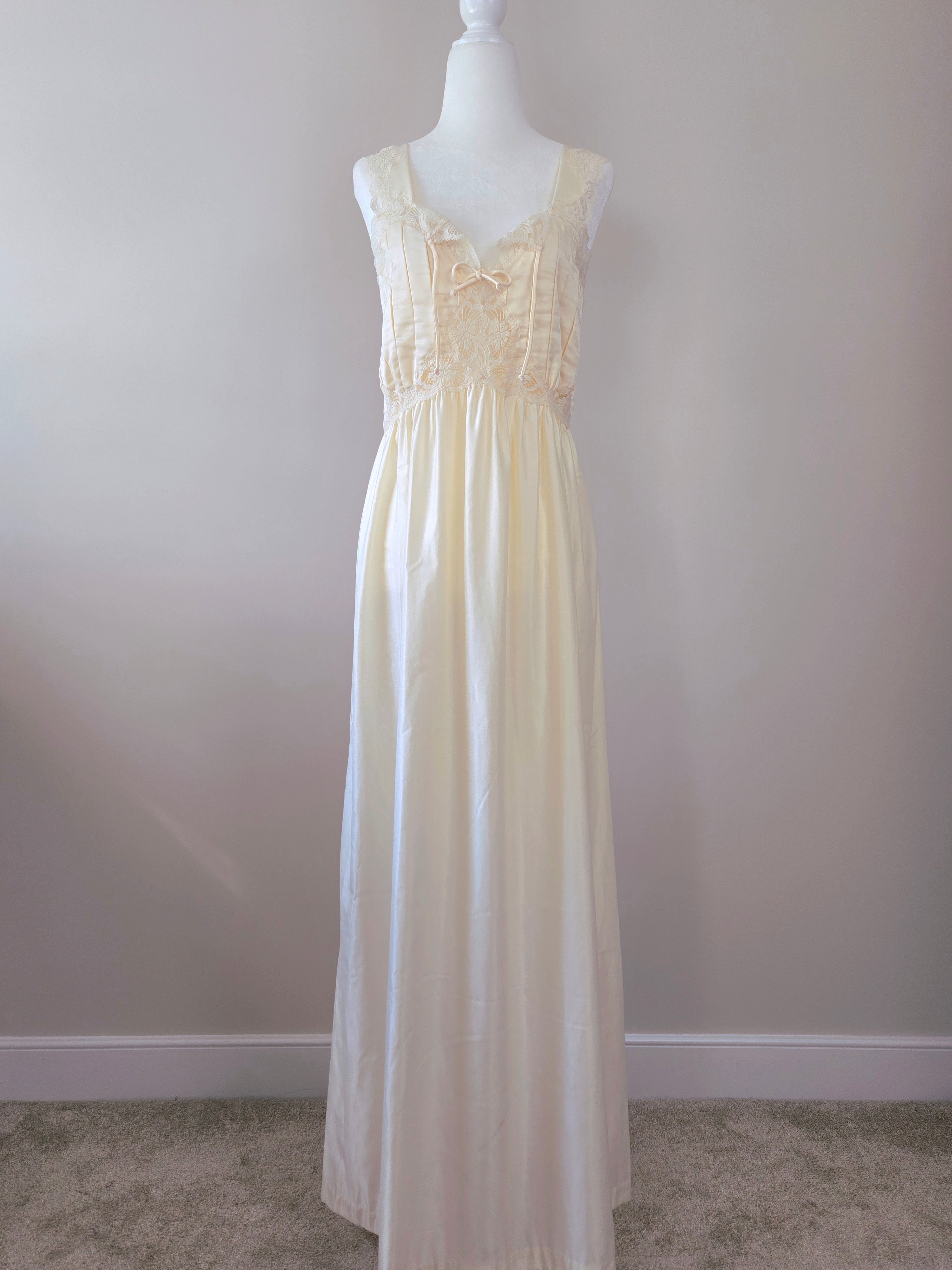1970s Vintage Lily of France "Whispering Dreams" Ivory Gown