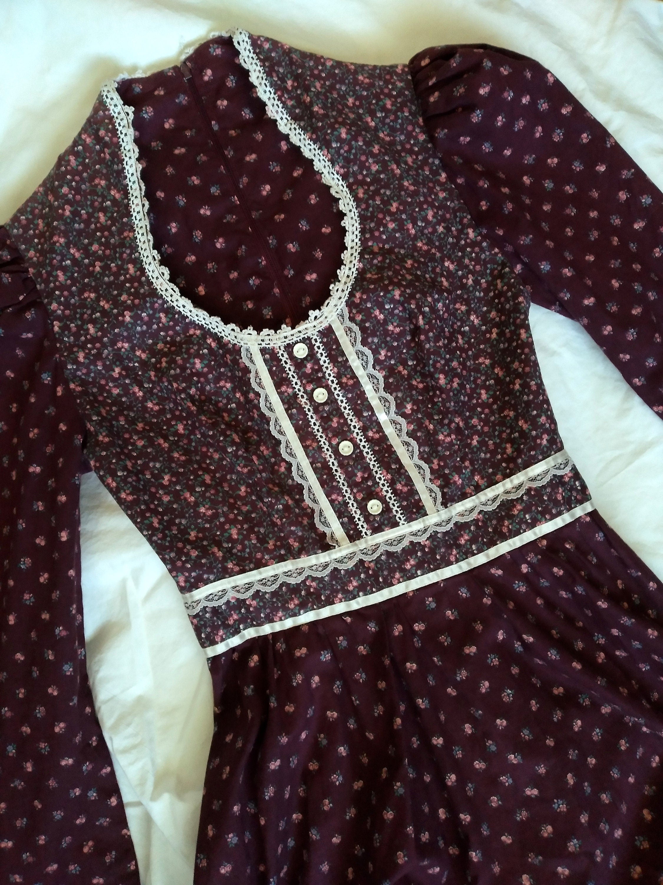 1970s Vintage Candi Jones Magenta Calico Prairie Dress