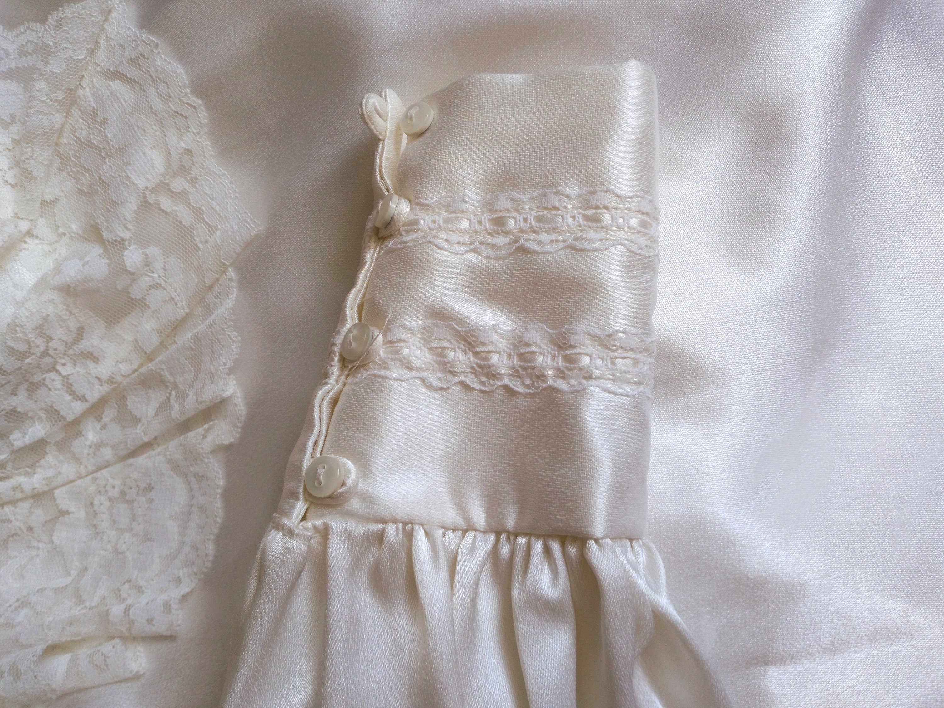 1970s Vintage Gunne Sax Ivory Lace Yoke Prairie Satin Blouse