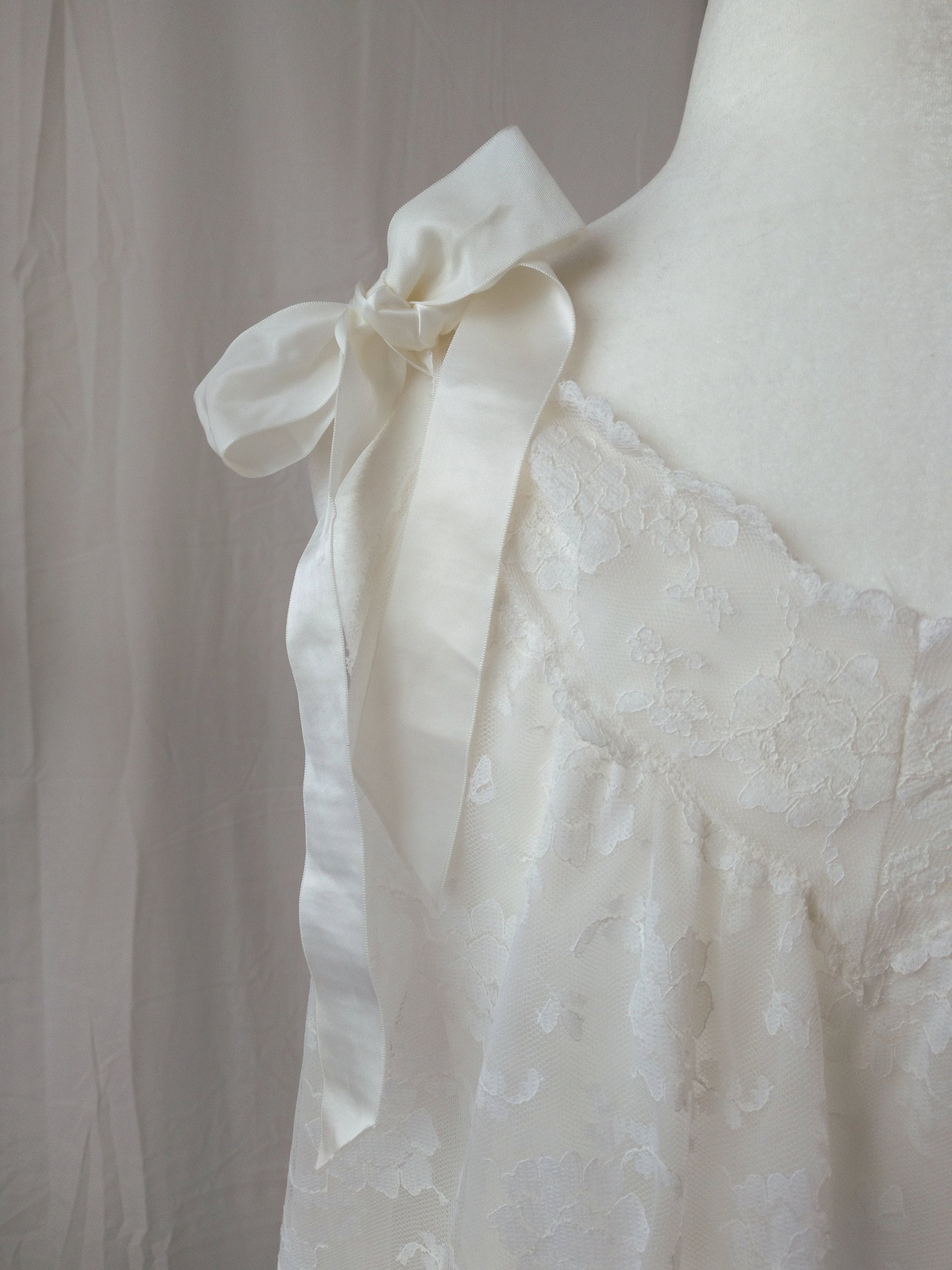 1960s Vintage Aristocraft White Lace & Ribbon Nightgown