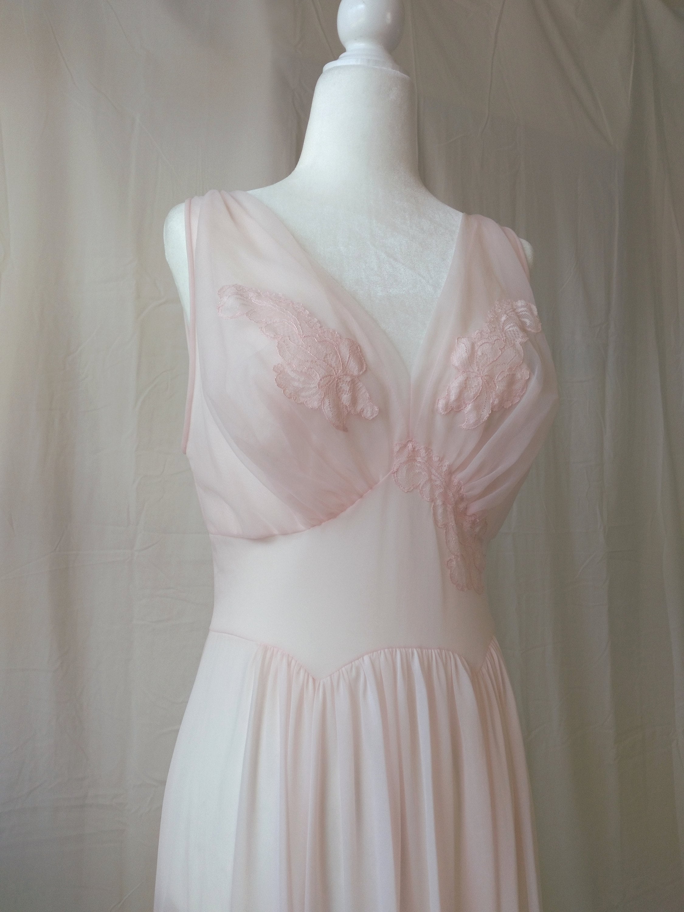 1950s pink chiffon dress 1950s bubblegum pink chiffon dress with gorgeous puffy sleeve