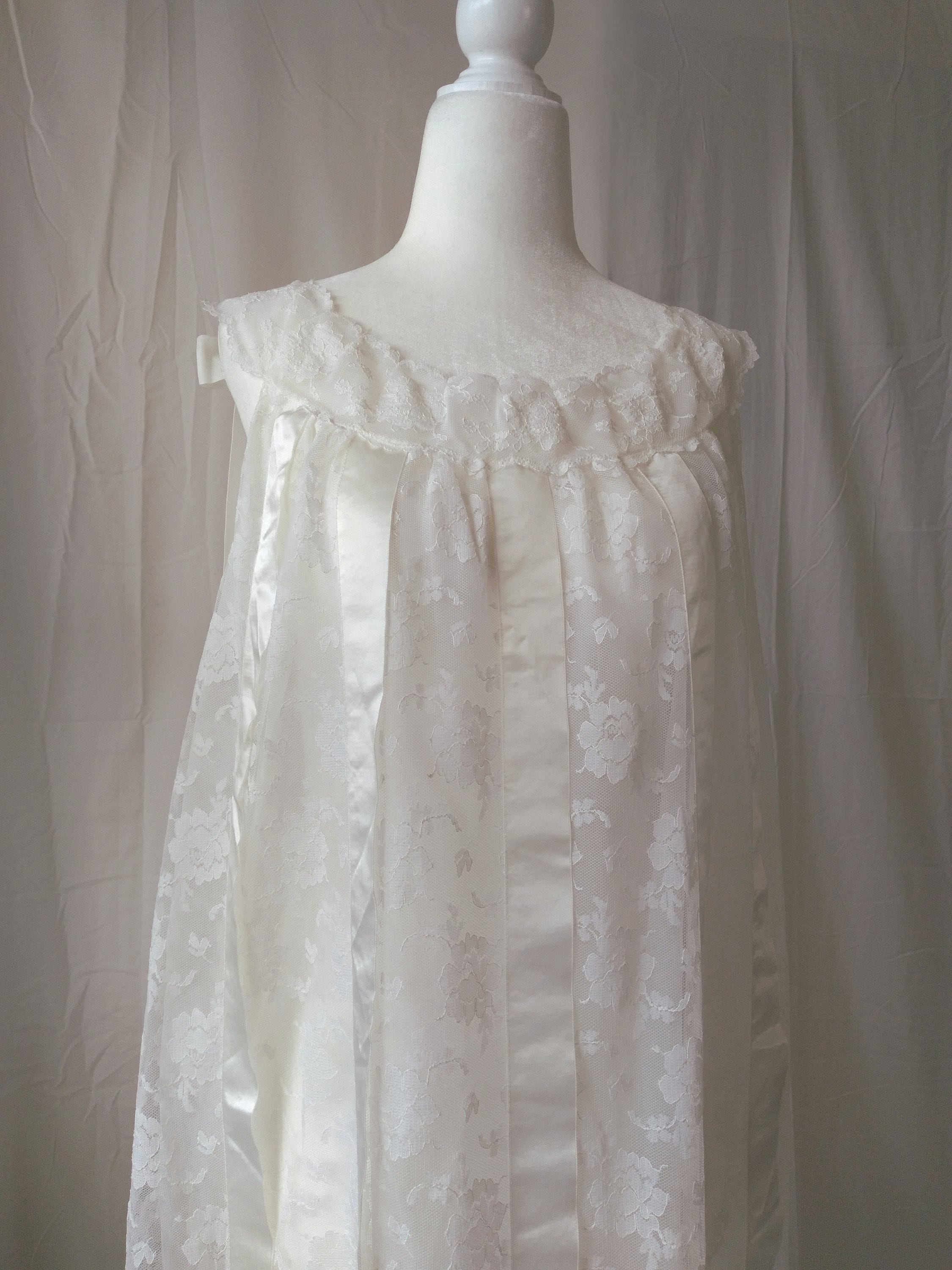 1960s Vintage Aristocraft White Lace & Ribbon Nightgown