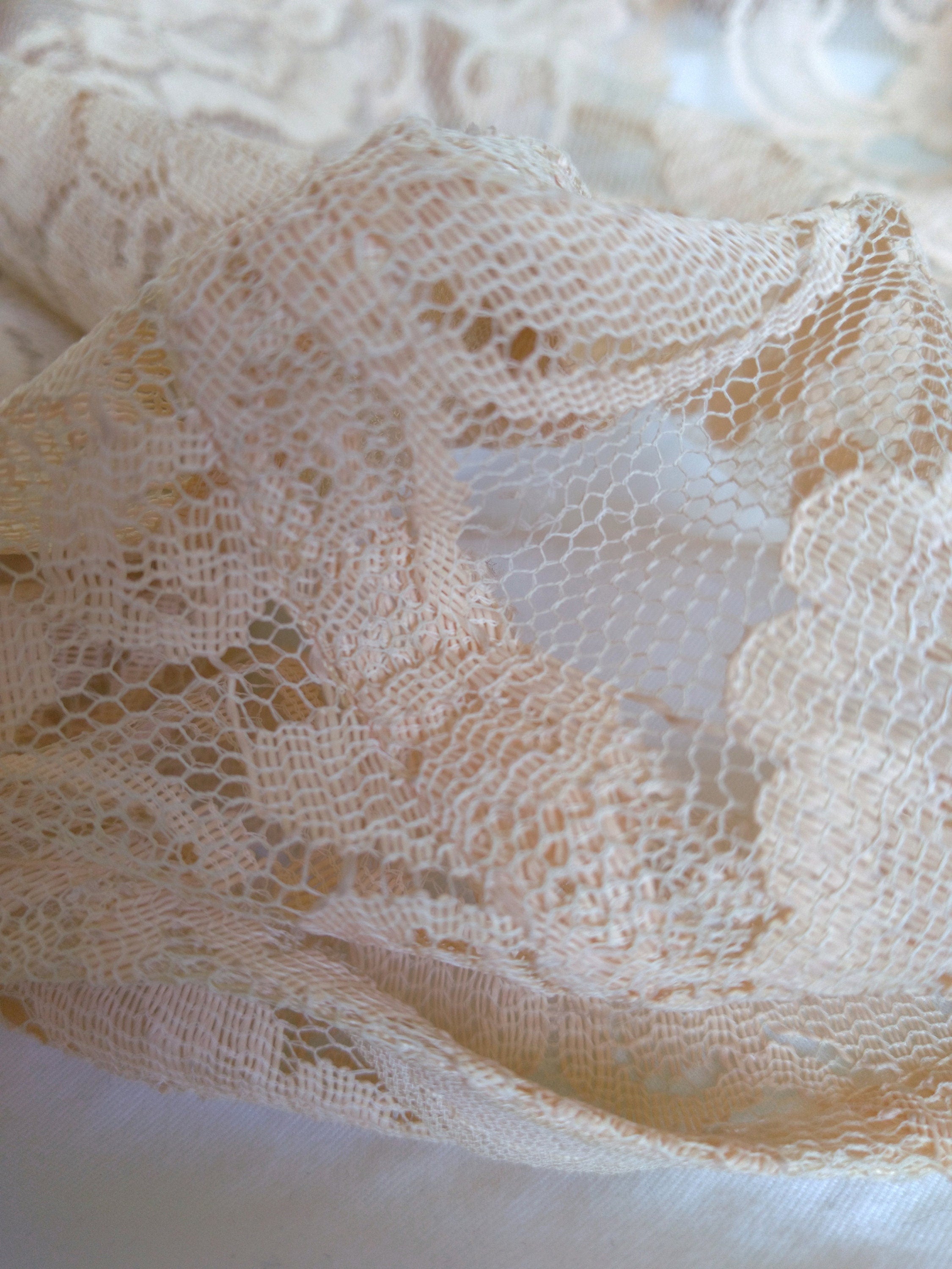 1950s Vintage Beige Lace And Bow Peignoir