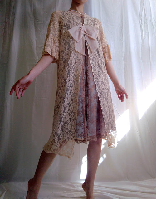 1950s Vintage Beige Lace And Bow Peignoir