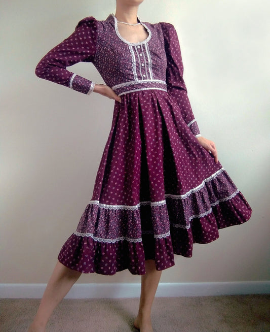 1970s Vintage Candi Jones Magenta Calico Prairie Dress